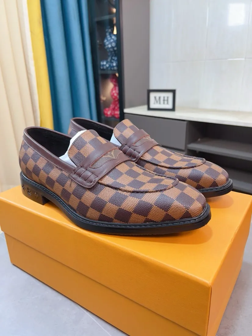 Ex-factory price 720🌹🌹High version [LV] Louis Vuitton's popular casual leather shoes🎖Fashionable and elegant🎖🎖Material: Original imported open-edge beaded cowhide, washed cowhide leather lining, original open-molded rubber outsole, high-end and classy, ​​elegant quality, instantly transforming into a handsome man ❤❤Standard\nNumber: 38-44